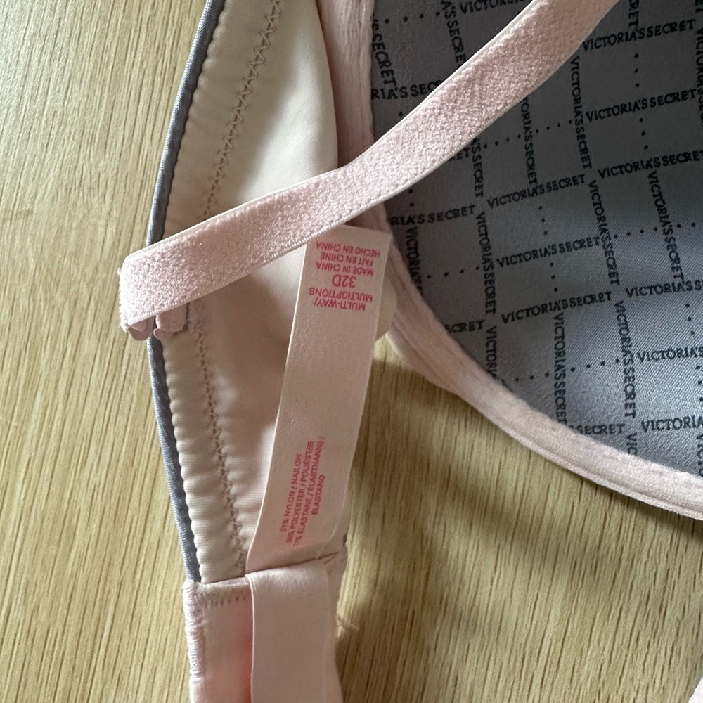 Victoria Secret Gray and Pink Women's Bra - Picture 4 of 5